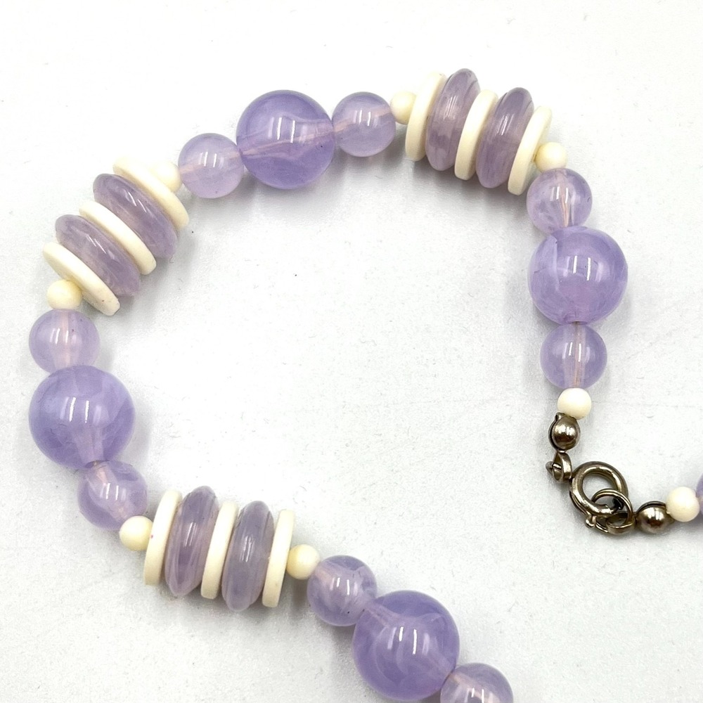 Vintage Retro Lavender Purple Glass & Cream Resin Beaded Strand Necklace 24" - Picture 4 of 9